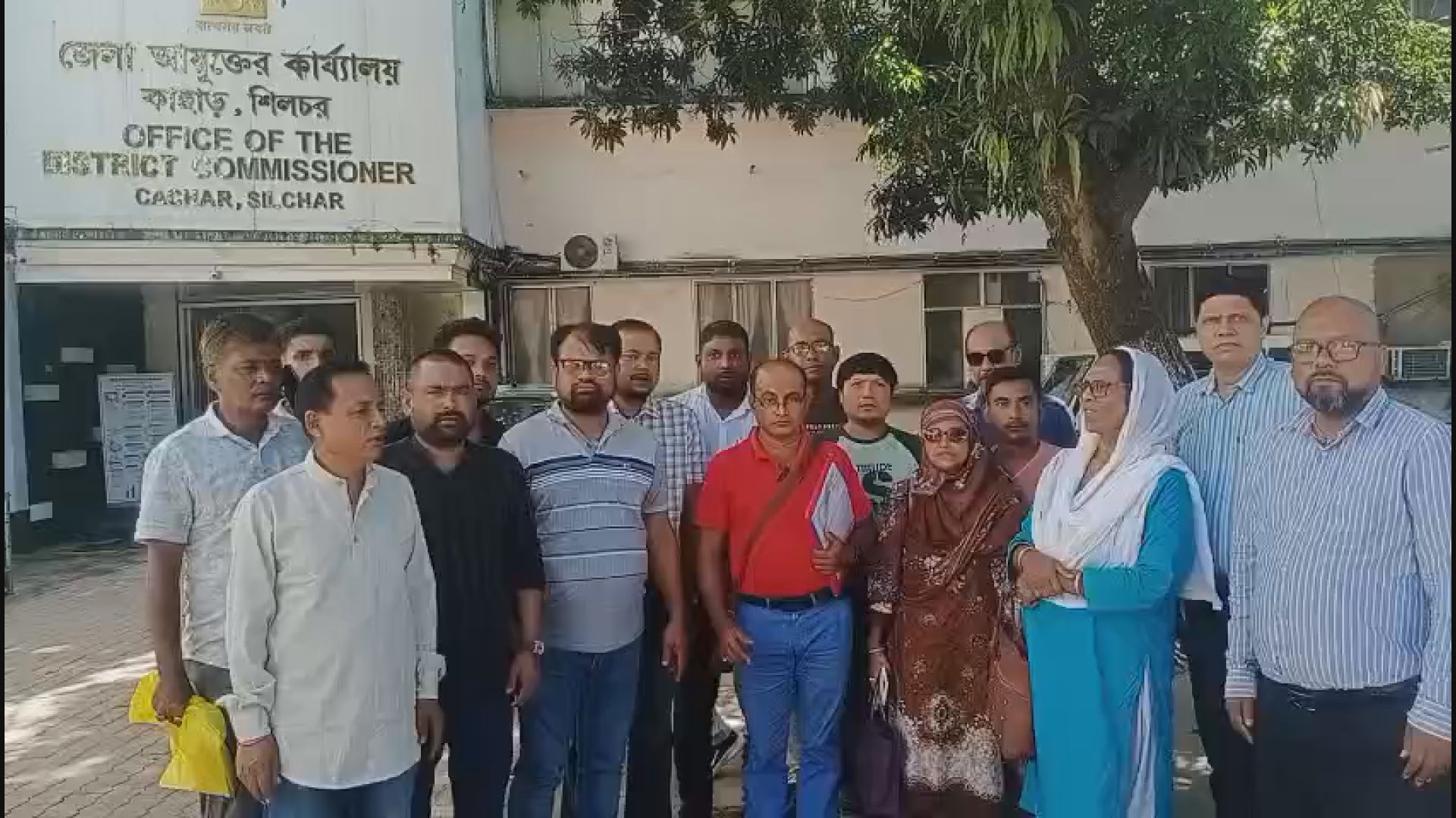 স্টার সিমেন্ট কারখানায় বিদ্যুৎ সংযোগের দাবিতে কাছাড়ের জেলা আয়ুক্তের কাছে স্মারকলিপি জমা দিয়েছেন বুরুঙ্গা ডেভেলপমেন্ট অর্গানাইজেশন। 